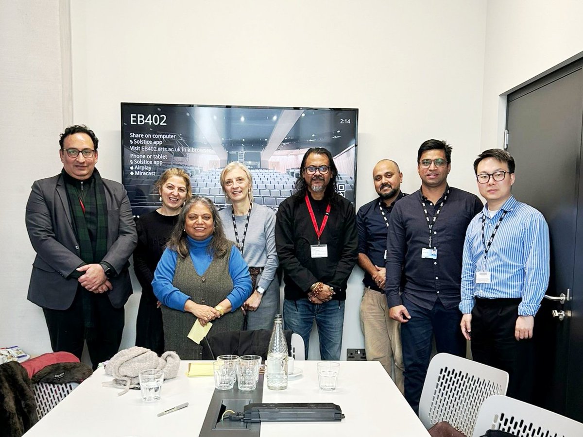 TexMinIndia's tweet image. Shri Rajinder Kumar, Economic Advisor, Ministry of Textiles and Shri Kustav Sen, Associate Professor, NIFT had a fruitful long meeting with faculty of London College of Fashion on 19th November 2025 at London College of Fashion.