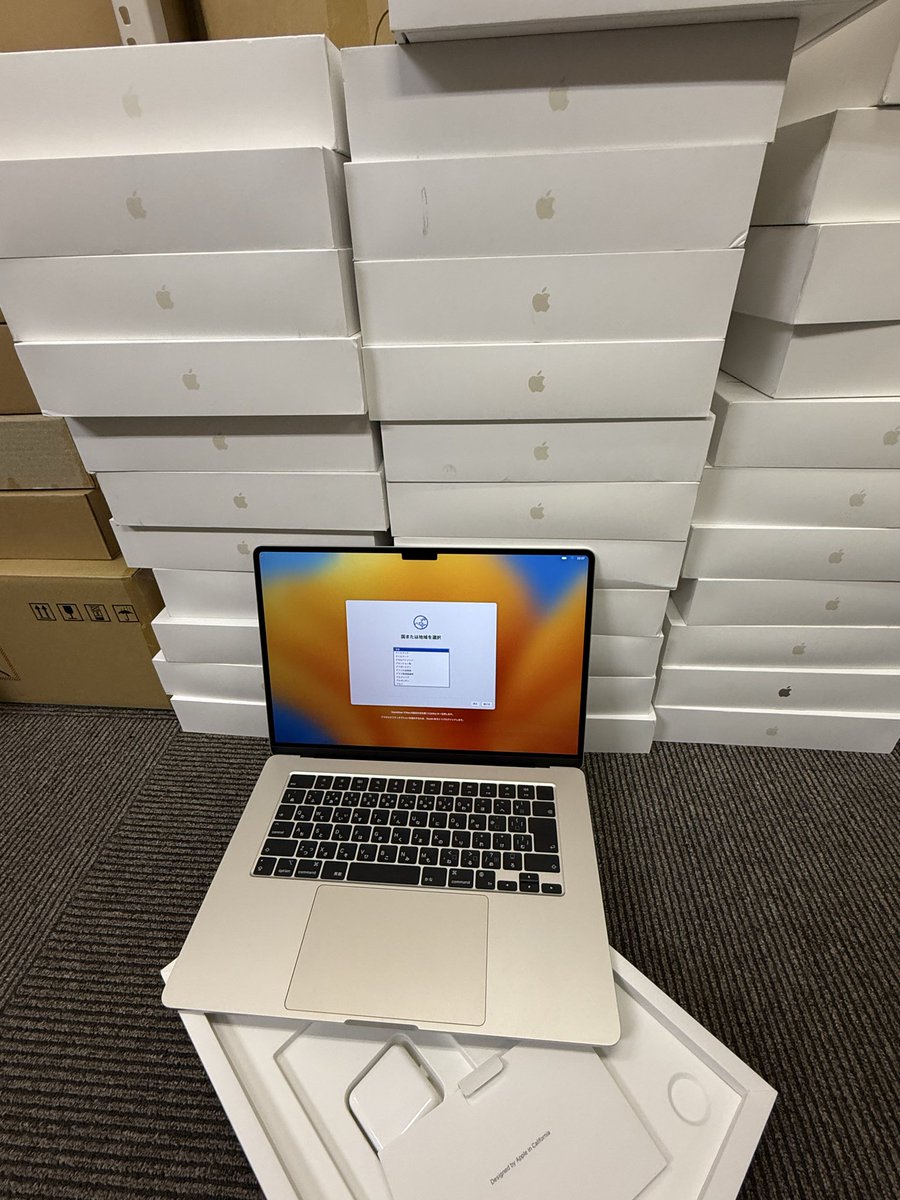 utpcmobile's tweet image. ❣️大量入荷しました❣️
#Macbook air M2 15インチ
メモリ8GB 256GB 
箱あり
純正ACアダプター付き
興味がある方がいらっしゃいますか❗️