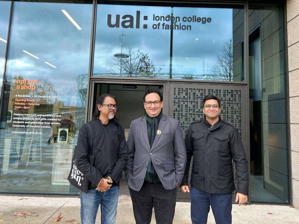 TexMinIndia's tweet image. Shri Rajinder Kumar, Economic Advisor, Ministry of Textiles and Shri Kustav Sen, Associate Professor, NIFT had a fruitful long meeting with faculty of London College of Fashion on 19th November 2025 at London College of Fashion.