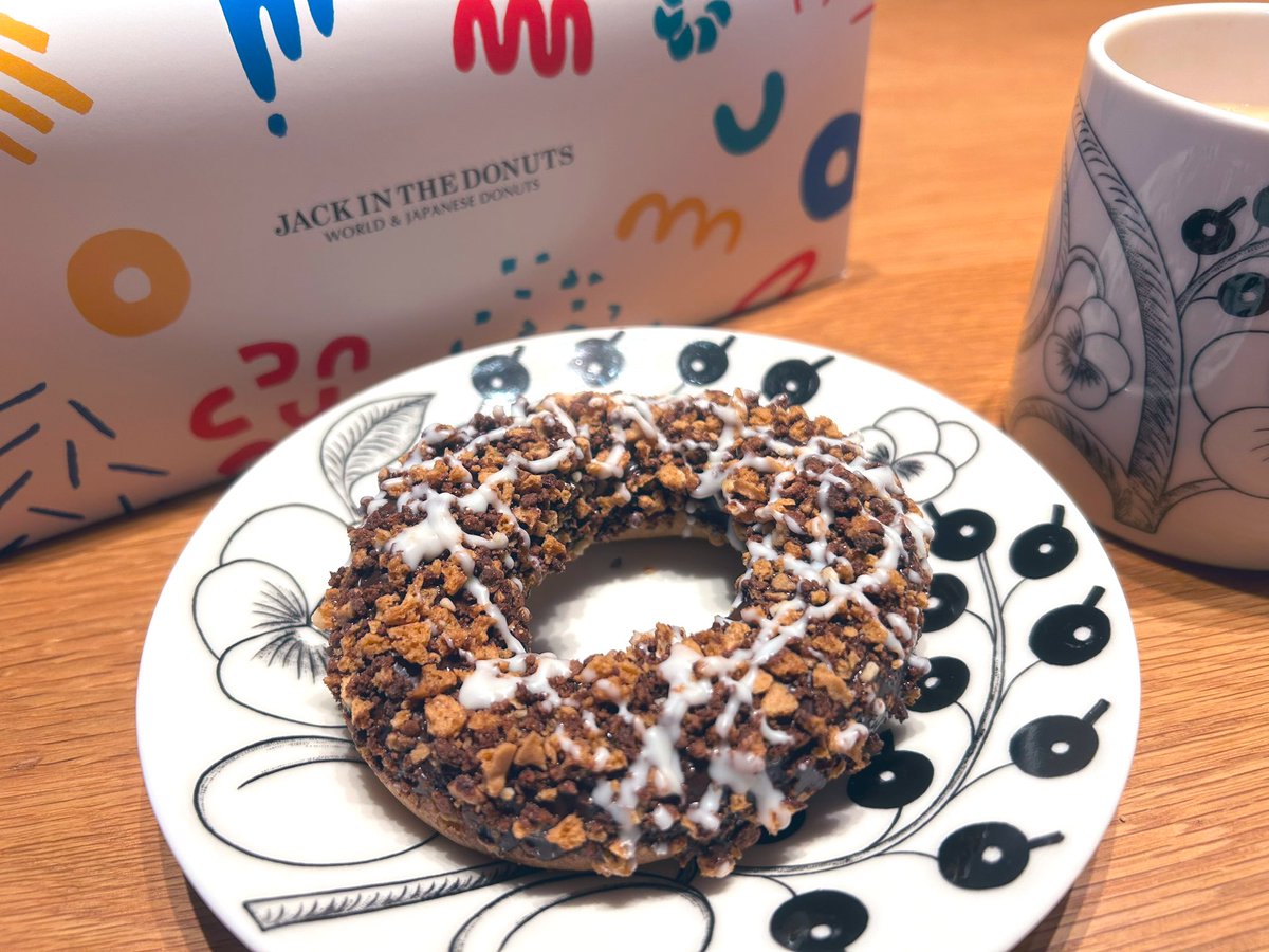 シュトーレン祭りだ〜〜と出かけたら来週からだったのでドーナツ🍩祭りに舵を切ったおやつタイムです
ちゃんと調べてから行こうな