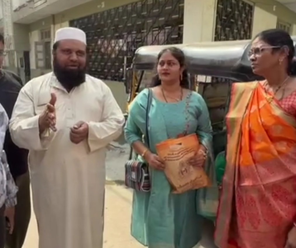 गोधरा में रिक्शा से यात्रा करते समय रीटा बहन पटेल गलती से अपना बैग फरदौस भाई की रिक्शा में भूल गईं उस बैग में लगभग 5 तोला सोने के दागिने और कुछ रुपये थे। एक कार्यक्रम के दौरान हॉल पहुँचने पर उन्हें याद आया कि बैग तो रिक्शा में ही रह गया है।

उधर, फरदौस भाई की नज़र जब बैग पर पड़ी,