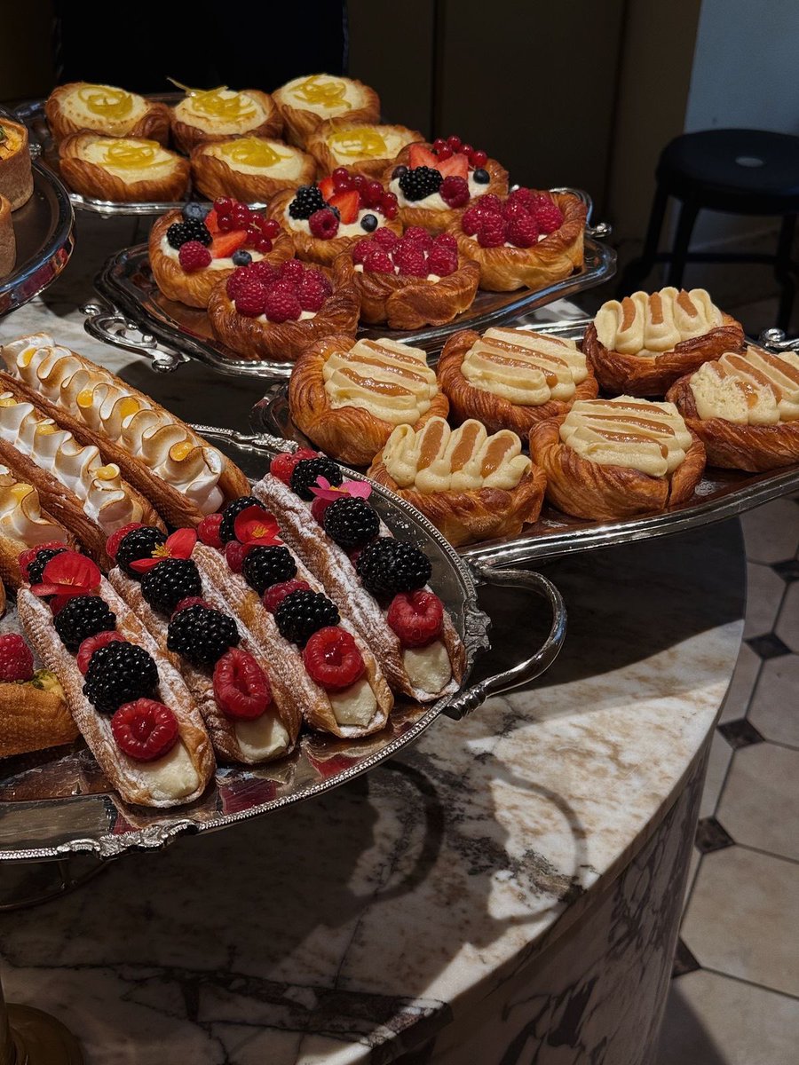 thcsaturn's tweet image. 📍 𝐌𝐨𝐝𝐞𝐱 𝐎𝐟𝐟𝐢𝐜𝐞, 𝐒𝐂𝐁𝐃, 𝐉𝐚𝐤𝐚𝐫𝐭𝐚 𝐏𝐮𝐬𝐚𝐭

Main ke kantor Modex untuk ketemu teman-teman dan bahas untuk photoshoot bulan depan. Jangan berebut ambil makanannya ya guys😋