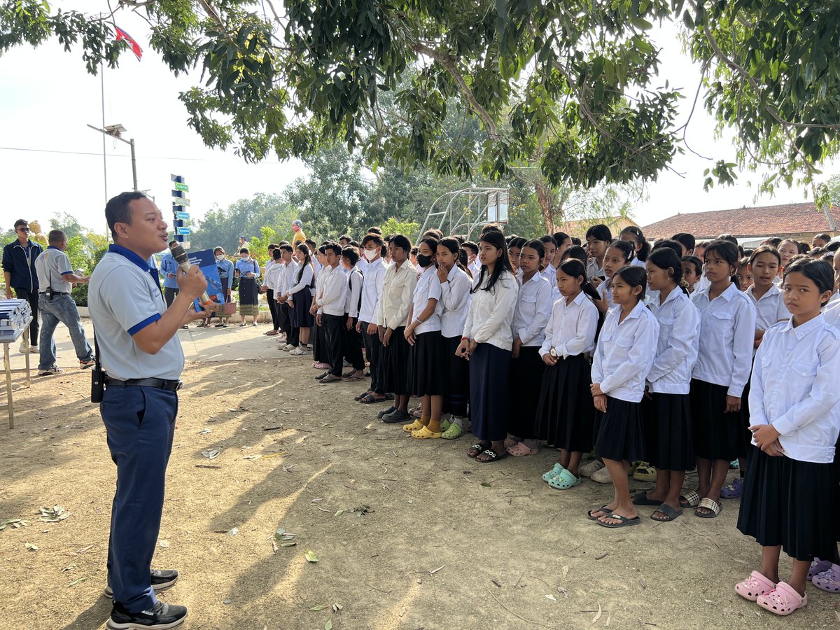 KRTribunal's tweet image. On the morning of November 26, 2025, the ECCC outreach team continued their outreach mission to Sok An Doung Khpous High School, Borey Cholsadistrict Takeo Province, to meet with a total of 1386 students, including 767 females. 
#ECCC #KhmerRougeTrials #CambodianHistory
