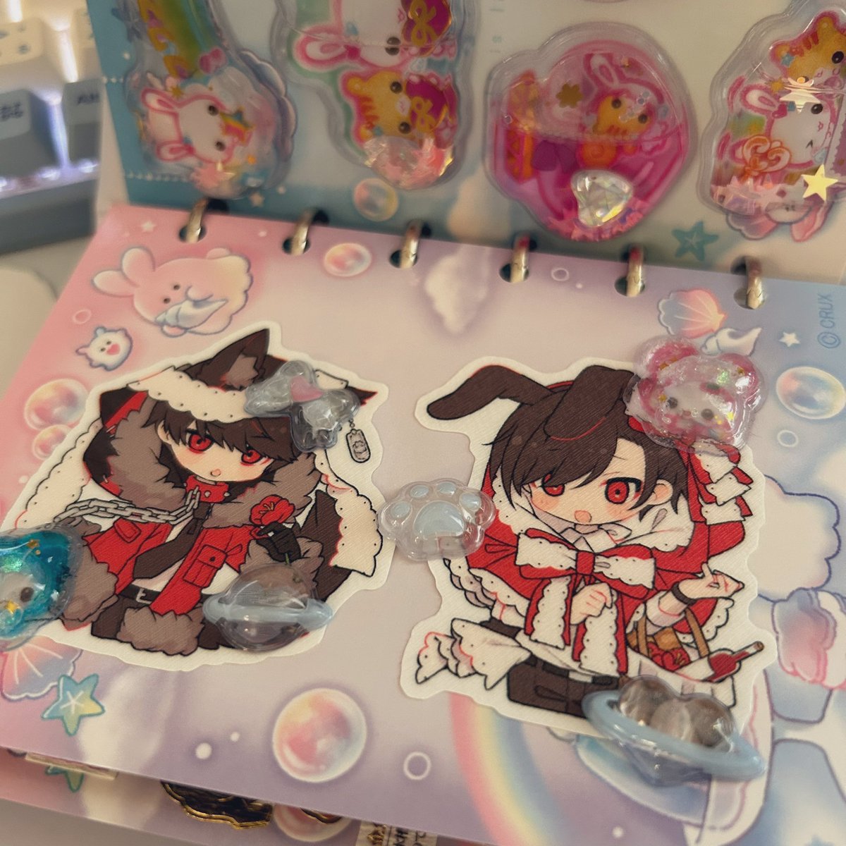 女児だからシール帳に貼りました　ざらざらできもちええ