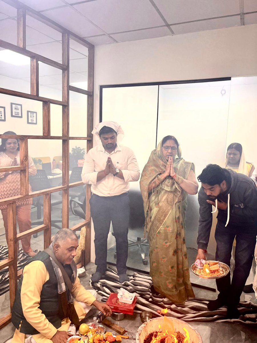 commrzindia's tweet image. 🎉 Exciting News! We’re Expanding 🚀
We’re thrilled to announce the opening of our new office in Noida! 
.
.
#NewOfficeOpening #OfficeLaunch #WorkspaceVibes #BusinessExpansion #GrandOpening #OfficeLife #CompanyMilestone #GreaterHeights #InnovativeWorkspace #TeamGrowth