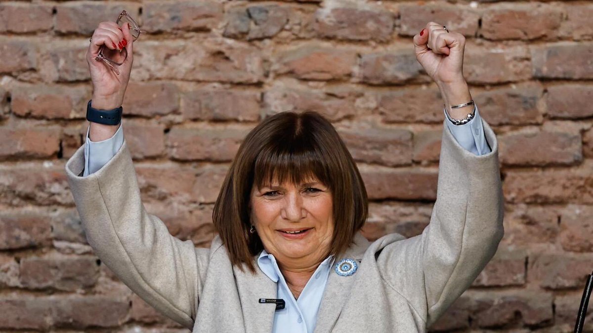 .<a href="/PatoBullrich/">Patricia Bullrich</a> has creado la “#DoctrinaBULLRICH” mano dura, ni un piquete más, ORDEN en las calles, lucha contra los sindicalistas extorsionadores, EL QUE LAS HACE LAS PAGA, lucha frontal contra los narcos, protección a quienes nos cuidan <a href="/PFAOficial/">Policía Federal Argentina</a> y <a href="/gendarmeria/">Gendarmería Nacional</a>. ENORME LEGADO