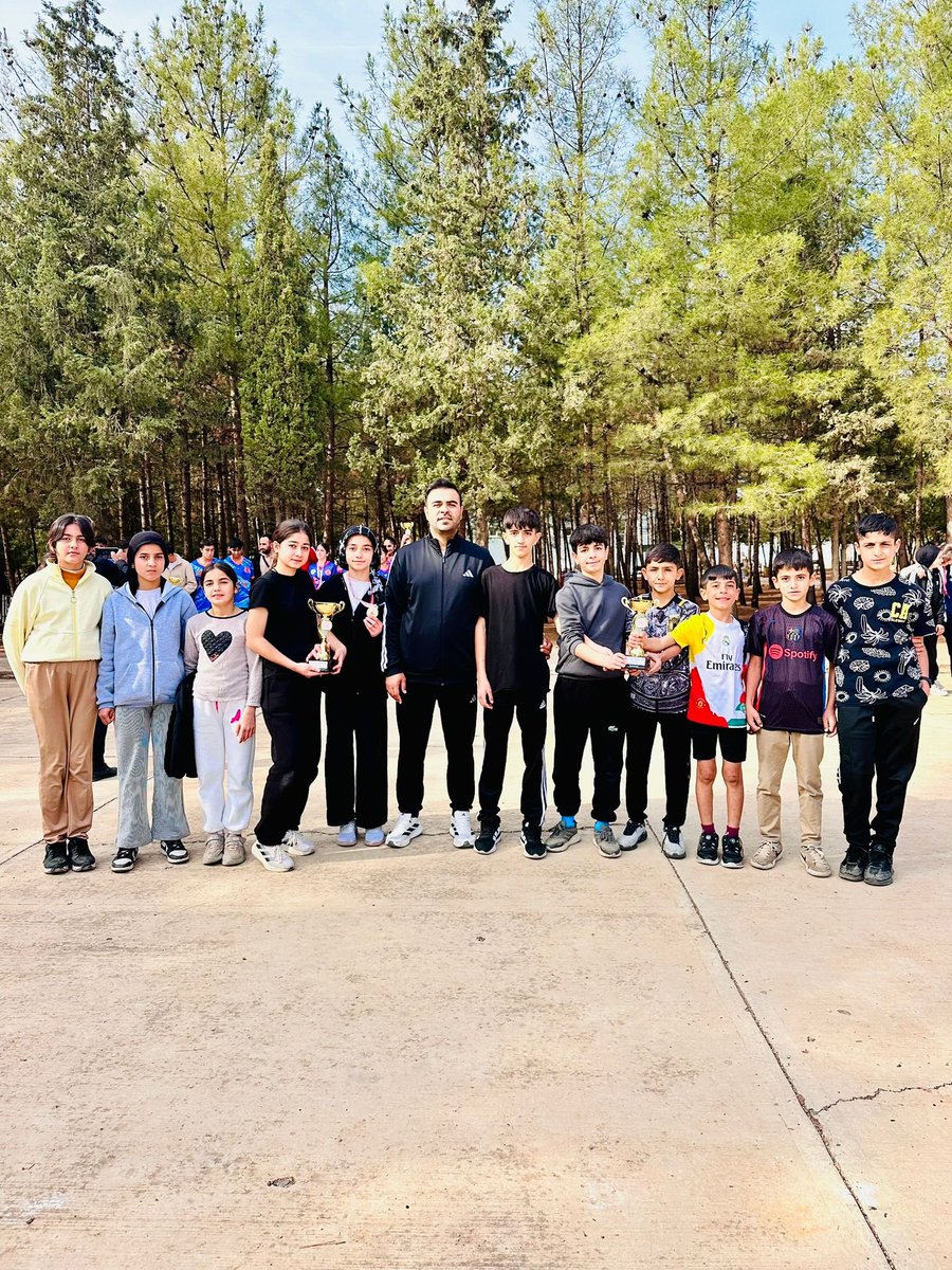 Kros Yıldızlar kategorisinde kız takımımız ilçede ikinci, erkek takimimiz 3. Olmuştur. Öğrencilerimizi ve beden eğitimi ögretmenimiz Mirza AKGÜÇ'ü başarılarından dolayı tebrik ederiz.
<a href="/Dargecit_MEM/">Mardin Dargeçit ilçe Milli Eğitim Müdürlüğü</a> 
<a href="/Selmangez/">Selman gezici</a> 
dargecitiho.meb.k12.tr/icerikler/kros…