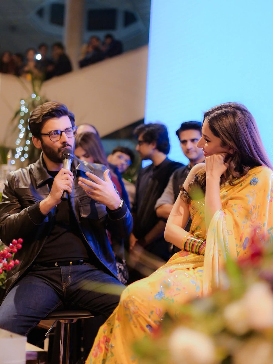 The way #MahiraKhan looks at #FawadKhan 😍♥️ oufffff ❤️ #Neelofer
