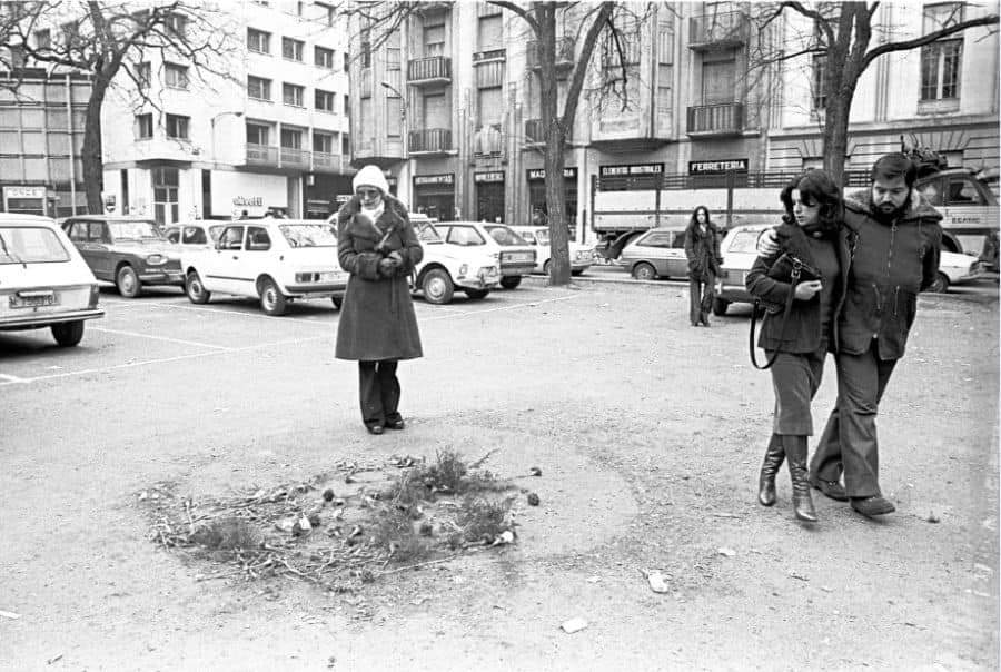 #TalDiaComoHoy de 1977 #ETA cometió su primer asesinato en #Navarra. Se llamaba Joaquín Imaz, era jefe de la policía armada. Había recibido repetidas amenazas, la última la noche anterior, pero no quiso llevar escolta, no quería poner en riesgo la vida de otras personas.

🧵