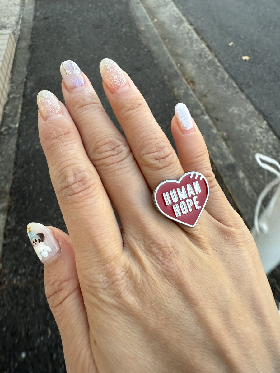 可愛い😍
早速装着❤️人差し指はぴったりで、薬指はブカブカだけど😇