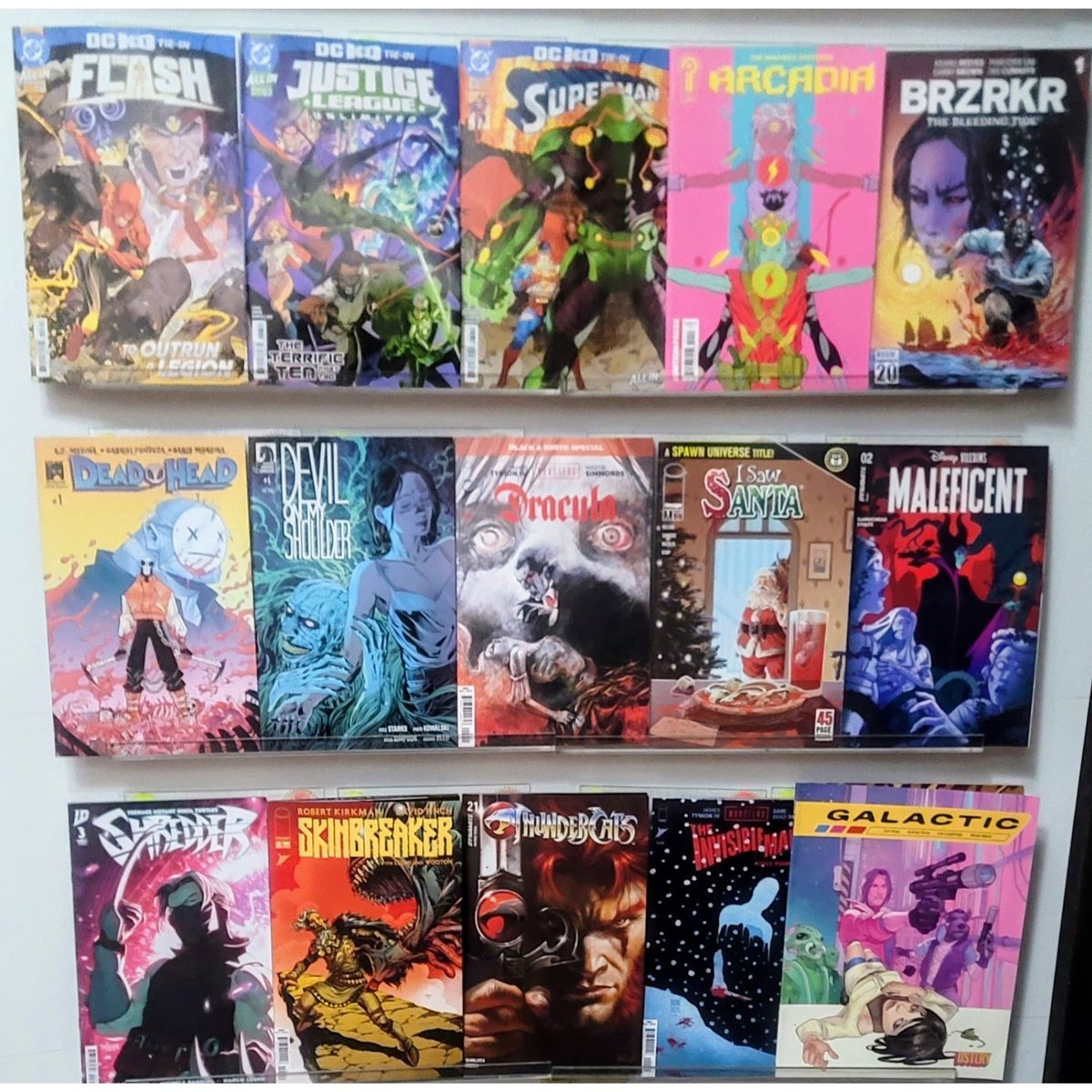 FinalBossComics's tweet image. Holy #NCBD Batman

🔥 Absolute Batman
🔥 Absolute Wonder Woman
🔥 Batman / Green Arrow / The Question: Arcadia
🔥 Cloak or Dagger
🔥 Daredevil / Punisher: The Devil&apos;s Trigger
🔥 DC K.O.
🔥 Devil on My Shoulder
🔥 Feral
🔥 Infernal Hulk
🔥 Mortal Thor
🔥 TMNT Shredder

#FinalBoss