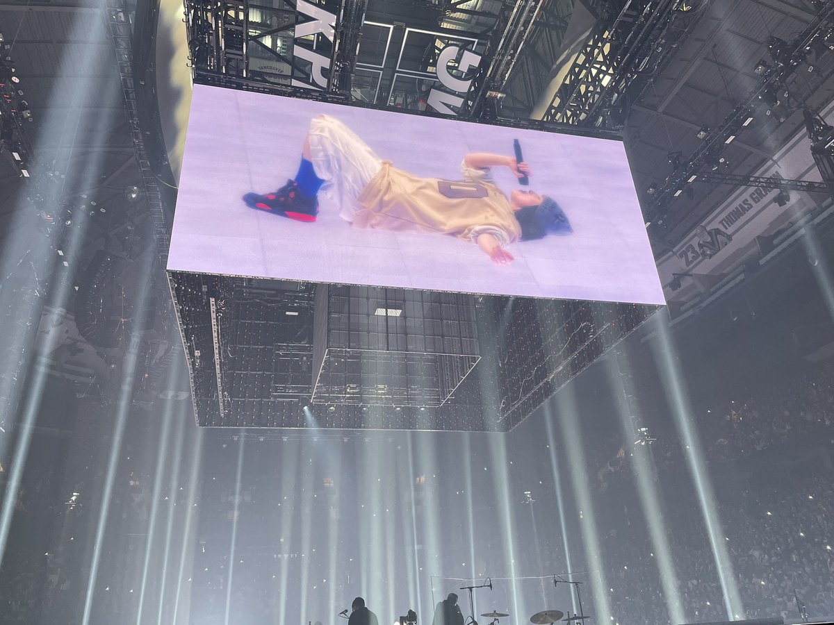 s0medayimight's tweet photo. i can’t even begin to say how much hmhas tour has meant to me. it was my first time at barricade and i got to meet some of my friends from this lil app. it made me the happiest i’ve been in a while and i’m so grateful i got to experience it <3 #DONTWANTTOSAYGOODBYE https://t.co/KJffCoAy0C