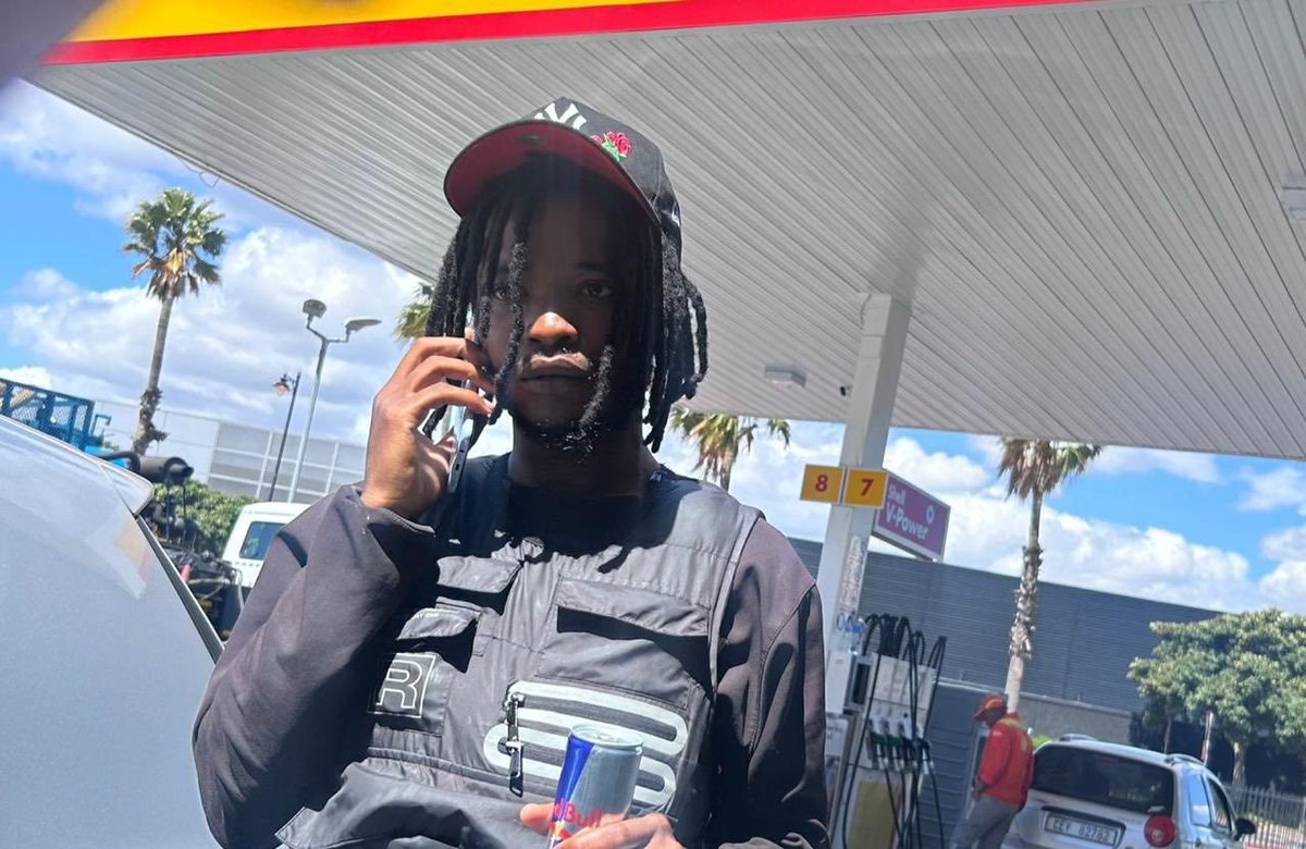 CrimeWatchZW's tweet image. A Zimbabwean man is wanted by South African police after he used fake documents to rent a luxury van in Cape Town and then took it to Zimbabwe.

According to News24, a Cape Town car rental company is facing losses after the rented Mercedes-Benz V300 Brabus was later found for…