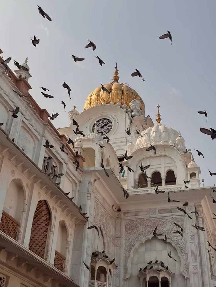 Sage1709's tweet photo. ਨਾਨਕ ਕਾਗਦ ਲਖ ਮਣਾ ਪੜਿ ਪੜਿ ਕੀਚੈ ਭਾਉ ॥
ਮਸੂ ਤੋਟਿ ਨ ਆਵਈ ਲੇਖਣਿ ਪਉਣੁ ਚਲਾਉ ॥
ਭੀ ਤੇਰੀ ਕੀਮਤਿ ਨਾ ਪਵੈ ਹਉ ਕੇਵਡੁ ਆਖਾ ਨਾਉ ॥੪॥੨॥

Even if I had endless paper, ink that never runs out, and a pen that moves like the wind -
I still could never measure Your greatness, O Lord.
Your Name is beyond all description.

ਸਿਰੀਰਾਗੁ (ਮਃ ੧) (੨) ੪:੩ - ਗੁਰੂ ਗ੍ਰੰਥ ਸਾਹਿਬ : ਅੰਗ ੧੪ ਪੰ. ੨