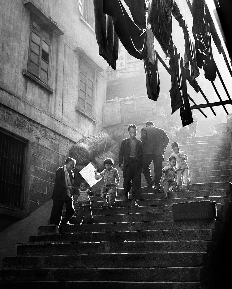 Joshuacagose's tweet photo. Morning…

📸 Fan Ho

Hong Kong (1956) https://t.co/20bNyziXNB