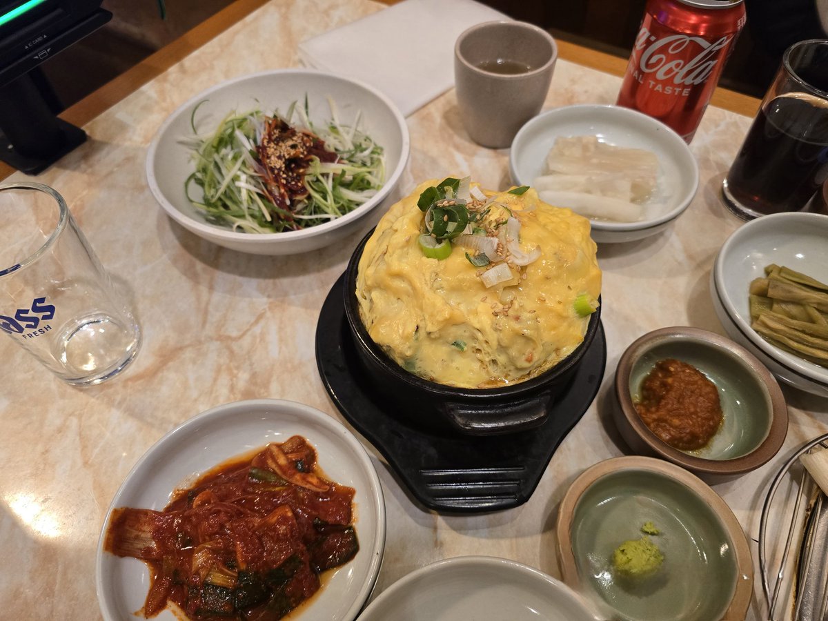 피곤하다. 
삼겹살을 굽자.