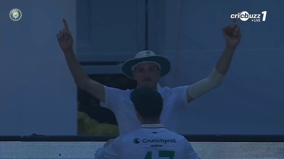 lightningspeedk's tweet image. One-handed running-back catch! 🤯 #MarcoJansen

#IndvSA #TeamIndia #Proteas #Guwahati #Cricket