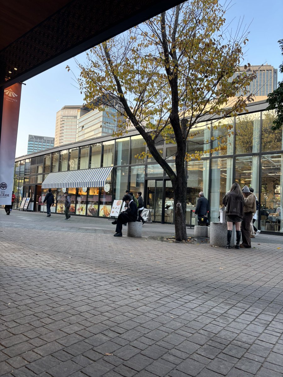 9ejh__'s tweet photo. @Minecoooo_1993 ここの目の前のテラスの下にいます！ https://t.co/ql2DkACCQ6