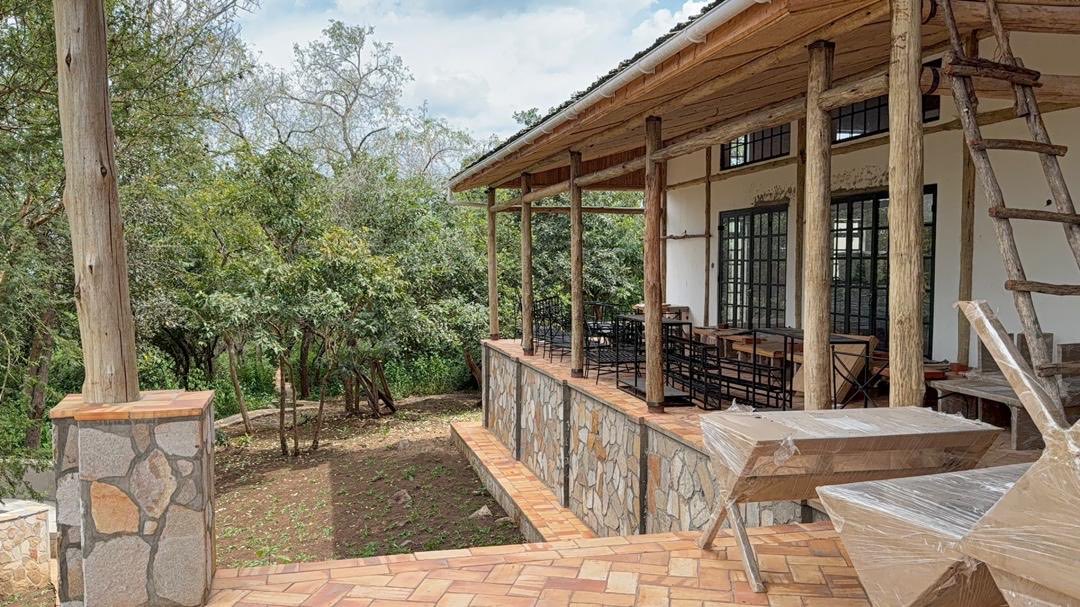 Pabidi Lodge Budongo Ltd 

All the furniture has arrived at Pabidi lodge Budongo and furnishing starts soon. 

You will love Pabidi lodge Budongo ltd.