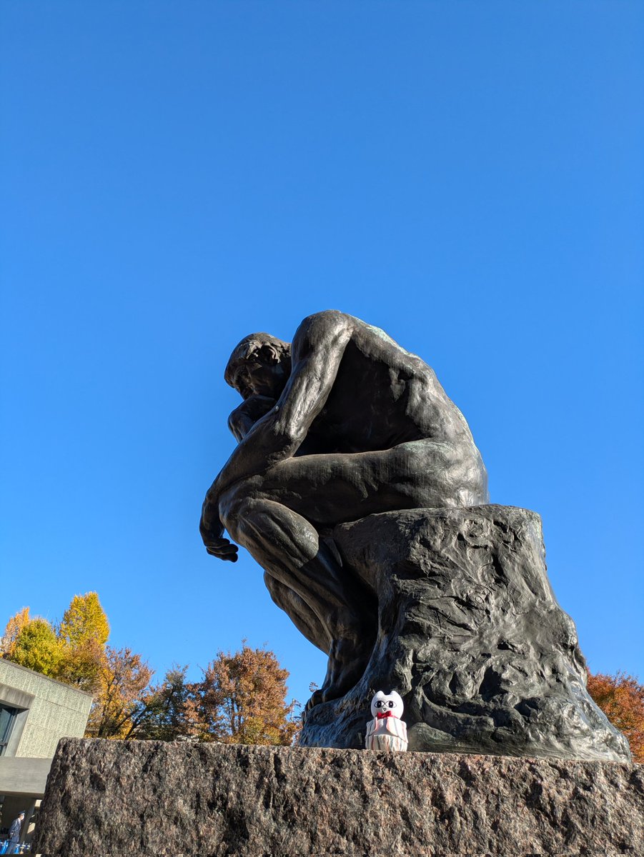 baraironokinu's tweet image. #のねりここ と
上野　#国立西洋美術館 へ
銀杏と青空が綺麗でした。