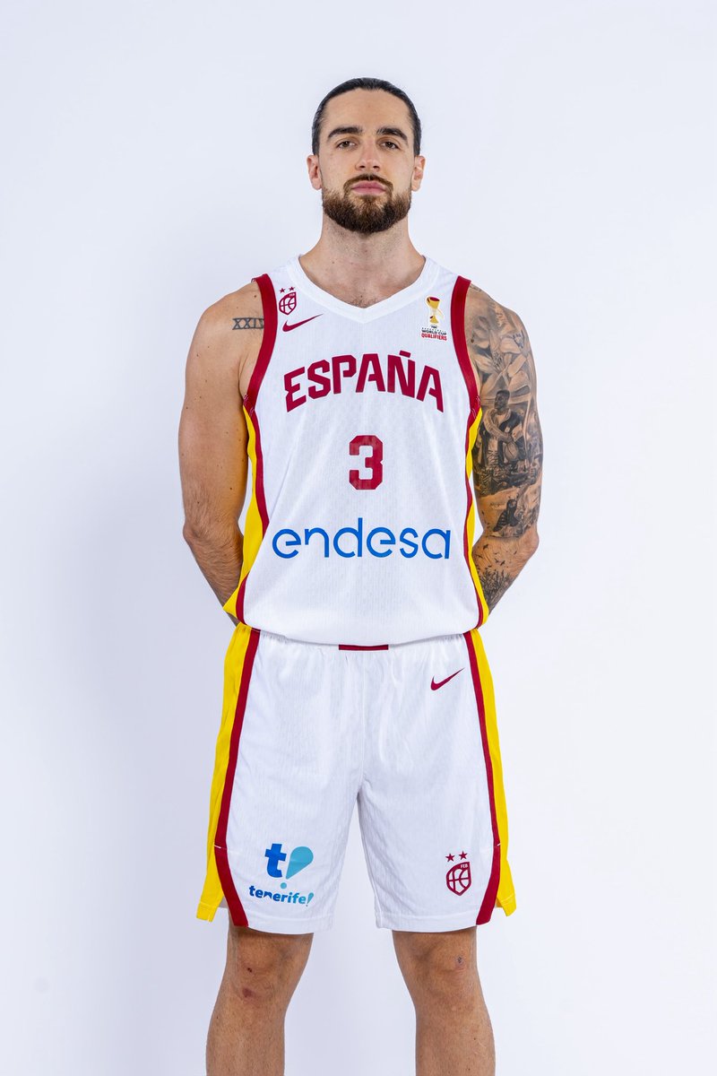 Posando con mucho ESTILO 🔥

#LaFamilia #SomosEquipo