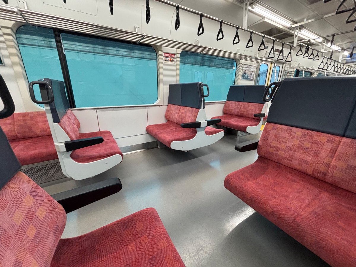 NiigataRailway's tweet image. ほんとJR東の新型車両ってボックス席つけなくなったね