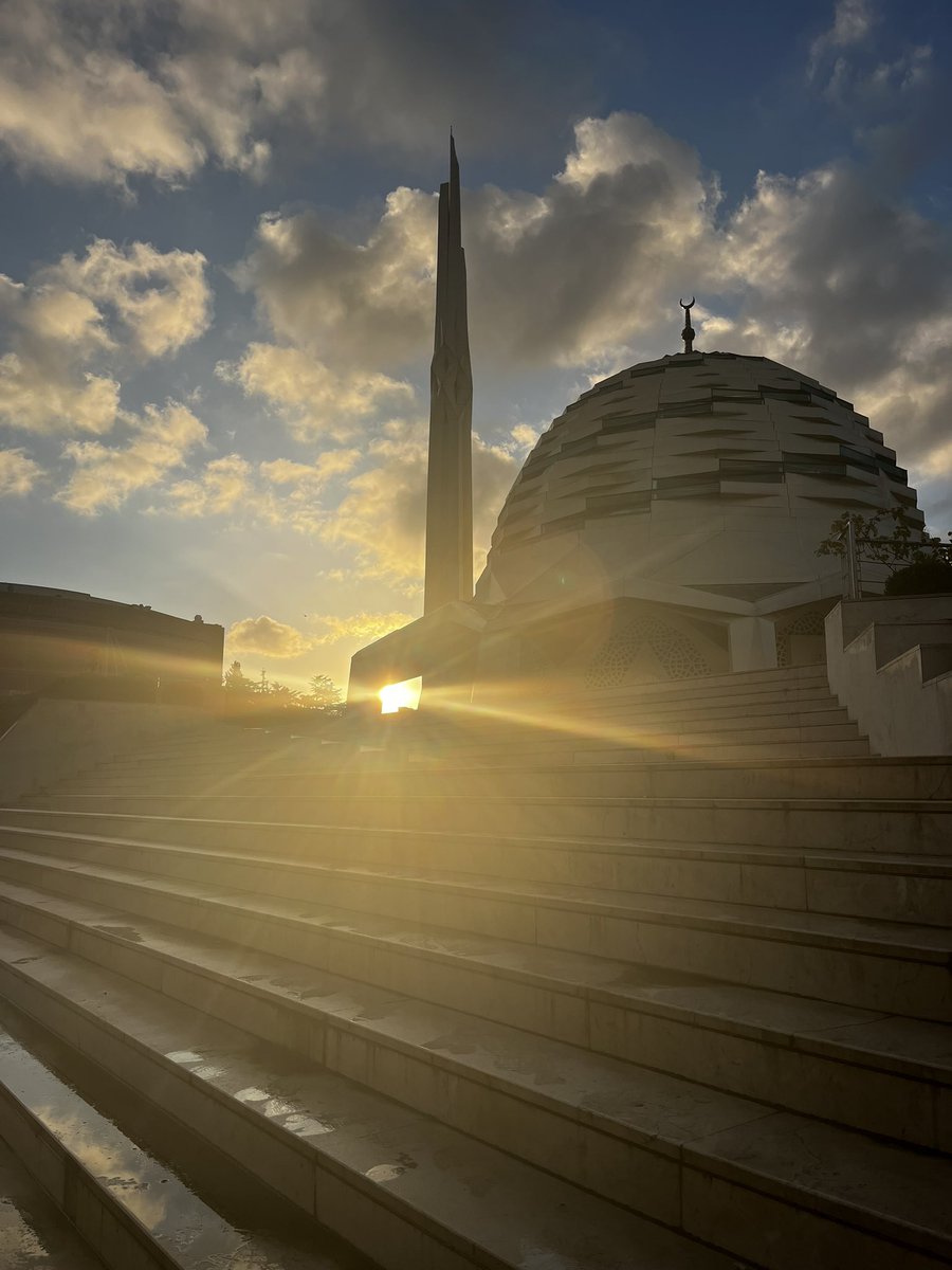 Arka fonda Gökhan Türkmen - Sen İstanbul’sun çalıyor 💫