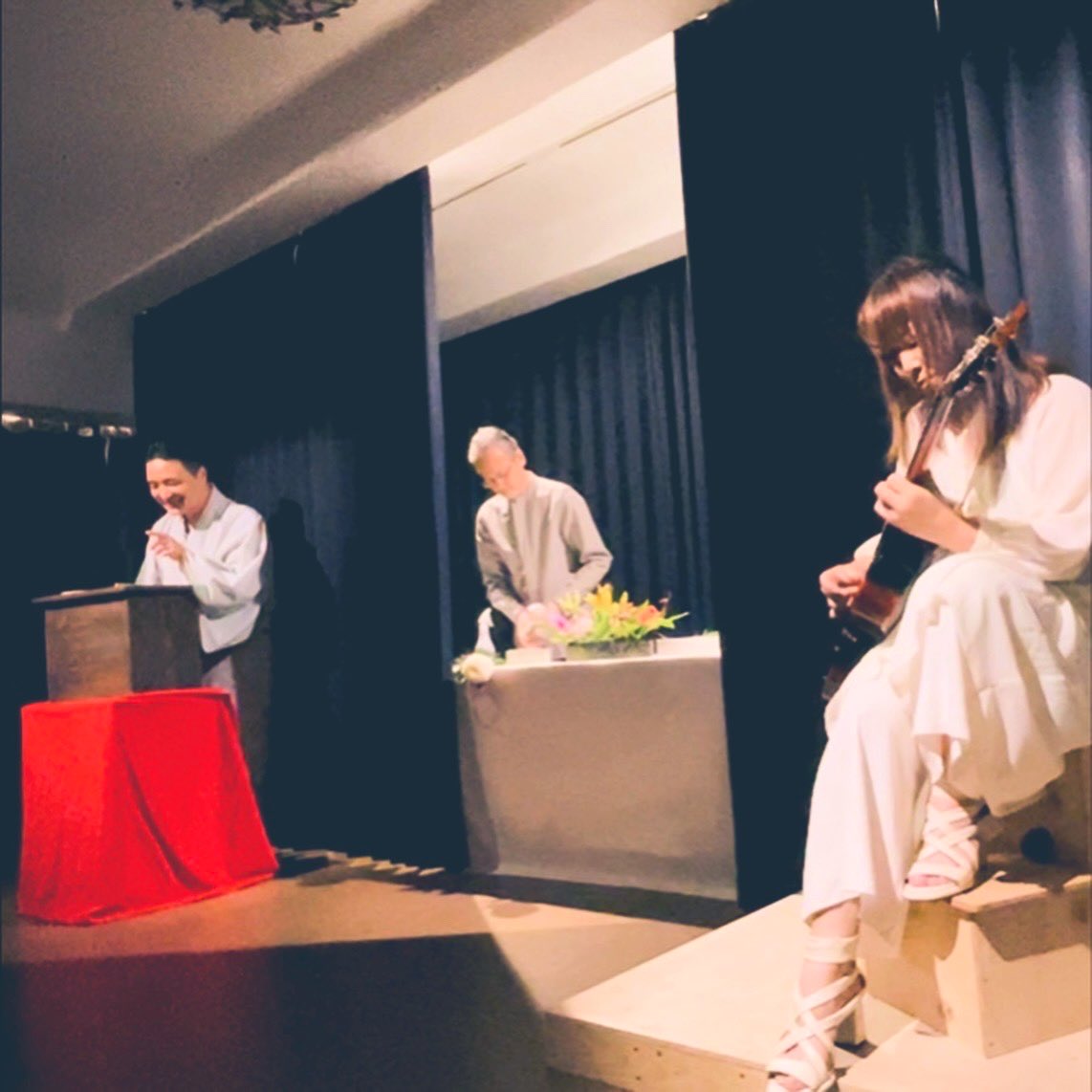 Guitarist_Rei's tweet image. この公演のテーマに合わせて
“THE・北欧テイスト”な楽曲を3曲
本日書き下ろしました🎼 

🎅一緒にクリスマス会しましょう🌲

清々庵企画 vol.X
🪭講談 × 🎸Guitar × 💐挿花
【北欧ノエルな昼下がり】 

🪅御予約引き続き受付中🔔