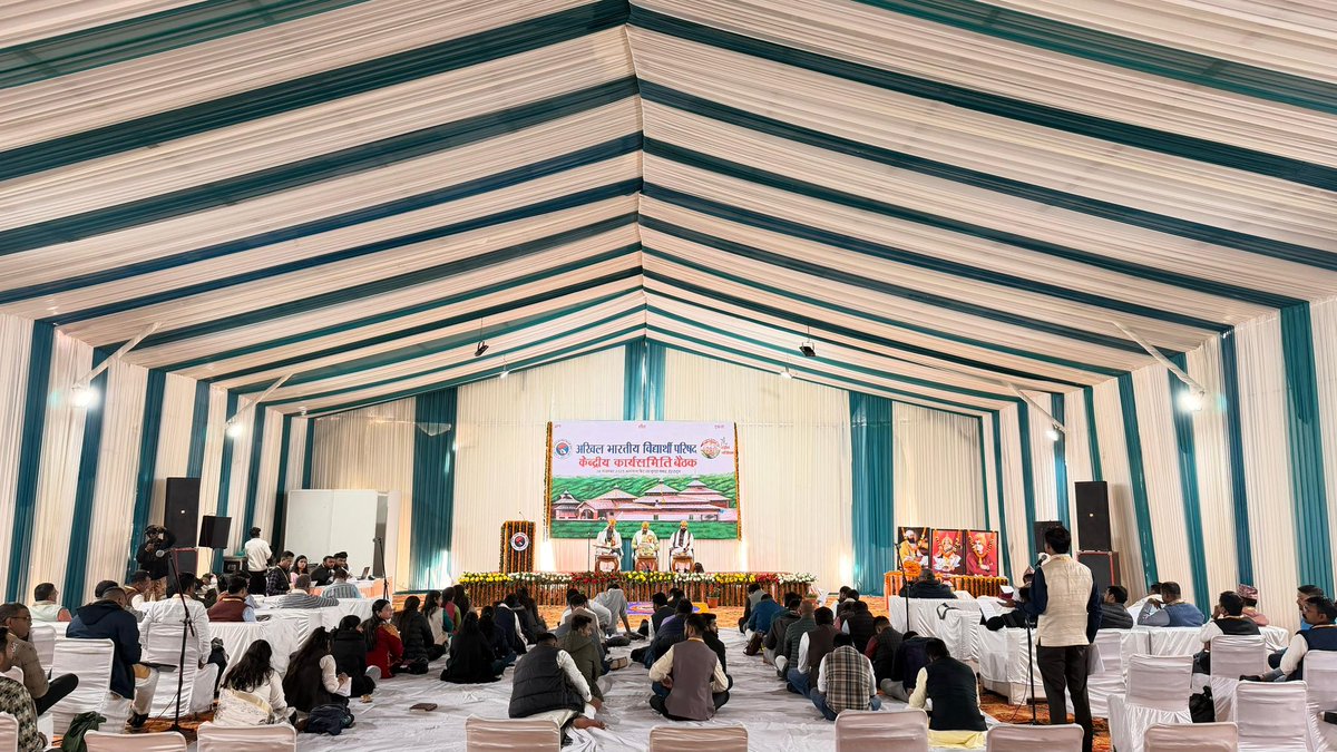 देवभूमि उत्तराखंड के देहरादून में होने जा रहे #71stABVPConf से पूर्व आयोजित 'केन्द्रीय कार्यसमिति बैठक' का शुभारंभ राष्ट्रीय अध्यक्ष डॉ <a href="/DrRajSharan/">Dr. Rajsharan Shahi</a> , राष्ट्रीय महामंत्री श्री <a href="/DrVirendraSS/">Dr. Virendra Singh Solanki</a> एवं राष्ट्रीय संगठन मंत्री श्री <a href="/AshishSainram/">Ashish Chauhan</a> ने दीप प्रज्ज्वलित कर किया।