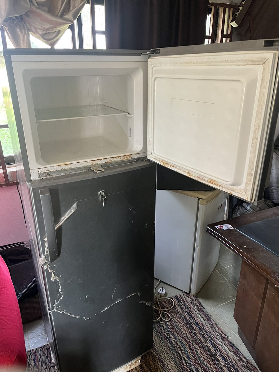 AkureBuynSell's tweet image. FOR SALE👇
This 252L Skyrun 2 Door fridge can serves both as your Fridge and storage Freezer.

It works perfectly with stable light without Stabilizer. 
You can Dm for this if you need something like this.

08132716764
#declutter #akorededseller #akurebuynsell #Akure