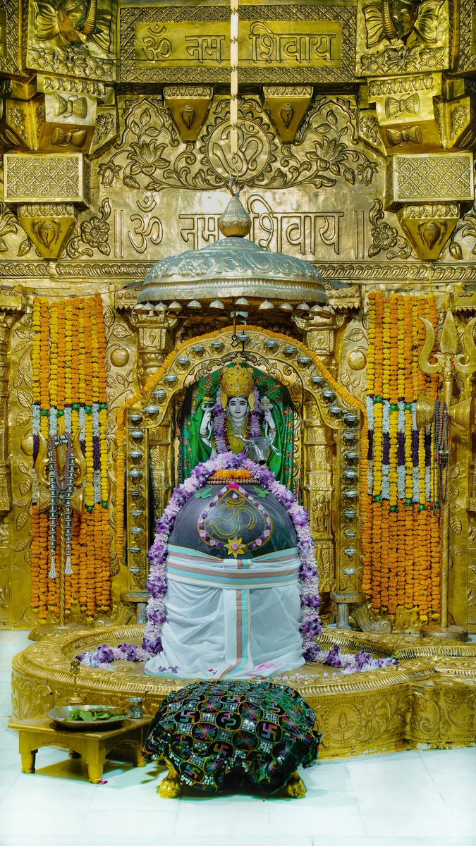 Somnath_Temple's tweet image. श्री सोमनाथ महादेव मंदिर,
प्रथम ज्योतिर्लिंग - गुजरात (सौराष्ट्र)
दिनांकः 26 नवम्बर  2025, मार्गशीर्ष शुक्ल षष्ठी - बुधवार
मध्याह्न श्रृंगार
11256444
#somnath #mahadev #shivji
#bhakti #somnathlivedarshan #somnathtemple