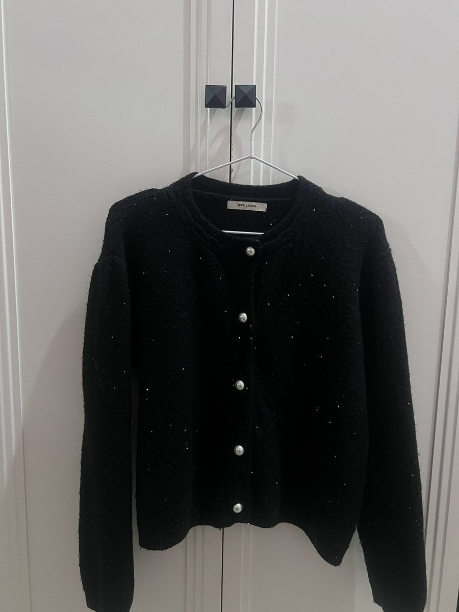 melodykittymiss's tweet image. 𐙚 ฝากขาย 🎀 🛋️

15.) ไหมพรมตัวนี้ผ้าดีมากกก ผ้าหนักเลยค่ะ แต่งเพชร ได้มาา450+ ใส่ครั้งเดียว ปล่อยต่อที่ 179.- พอค่า🧸

dm qr line 💭

#ส่งต่อเสื้อผ้า #ส่งต่อเสื้อผ้ามือสอง #เสื้อผ้ามือสอง #vghbkk #bemingbkk #cintageshop #stylistshop #ส่งต่อcintage #โล๊ะตู้ #ส่งต่อstylist