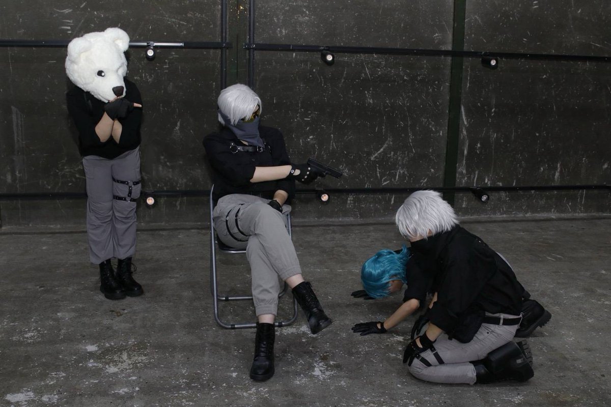 Mm_Uu_Ee's tweet photo. Cosplay/stgr/MOZᑌ
(ネタ)

🪶「そういう所はオメェ、
∦ﾐ∤ｽに似ちまったみてぇだなァ？」
🐼＆🤚『ｽﾐﾏｾﾝでしたァ!!』
🐻‍❄️「映え∤ｽ草ァw」

#ストグラ仮装
#stgr三つ巴の大型ミッション
photo ➣ @Pon_no_suke9
🪶➣ @V2023w 
🟩🐼➣ @Bastard_moon_ 
🐻‍❄️ ➣ @Nemunemuuuuu_r
🤚➣ 夢彗 https://t.co/kPq2PkRdg7