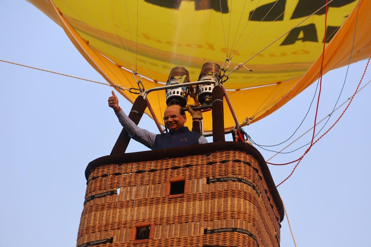 TimesNow's tweet image. Delhi is all set to roll out its first-ever hot air balloon rides from November 29.

#Delhi #Trending #HotAirBalloon