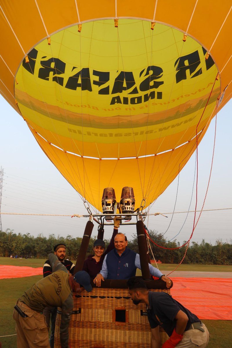 TimesNow's tweet image. Delhi is all set to roll out its first-ever hot air balloon rides from November 29.

#Delhi #Trending #HotAirBalloon