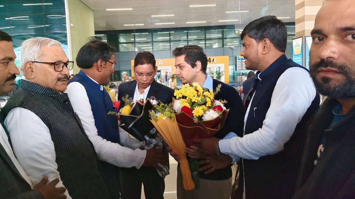 bspsocialmedi's tweet image. आज दिनांक 26 नवंबर 2025 को संविधान दिवस के शुभ अवसर पर बहुजन समाज पार्टी के राष्ट्रीय संयोजक परम आदरणीय श्री आकाश आनंद जी , राज्य सभा सांसद एवं केंद्रीय कोऑर्डिनेटर परम आदरणीय इंजीनियर रामजी गौतम जी का बसपा बिहार प्रदेश यूनिट के तरफ से पटना एयरपोर्ट पर पुष्प गुच्छ  देकर भव्य…