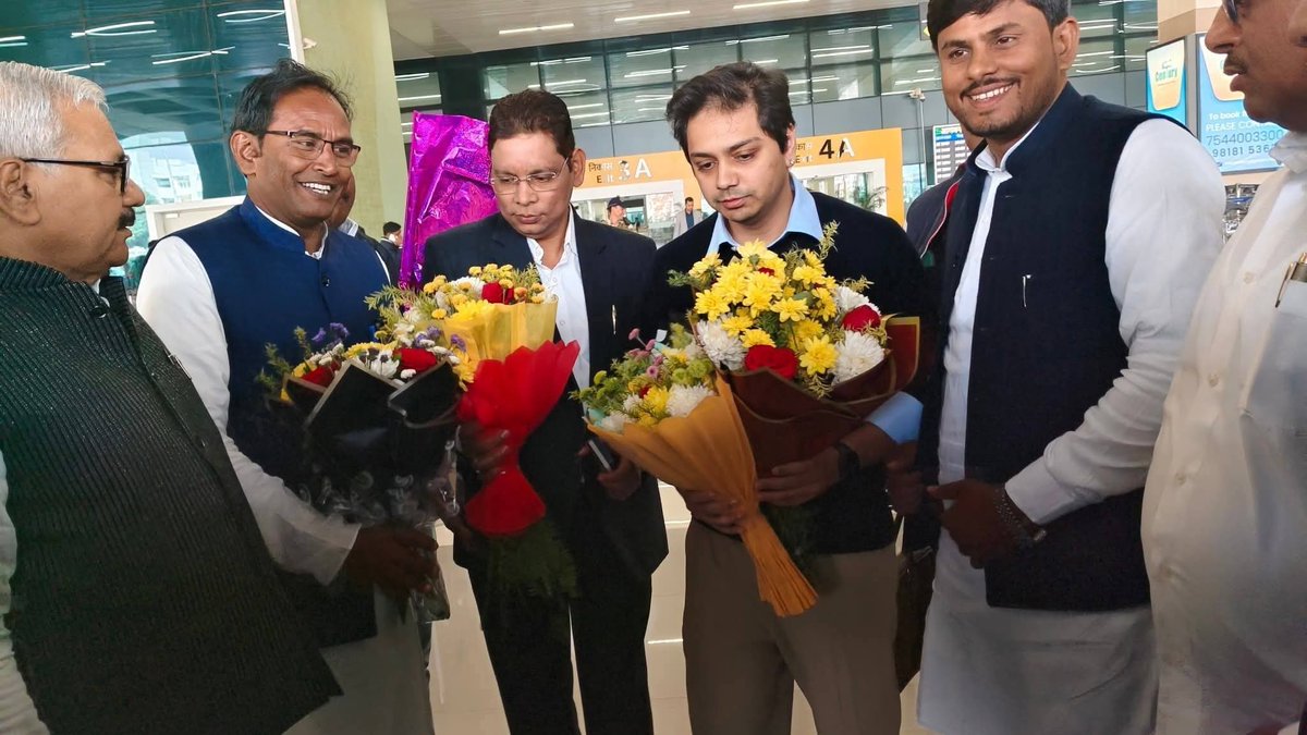 bspsocialmedi's tweet image. आज दिनांक 26 नवंबर 2025 को संविधान दिवस के शुभ अवसर पर बहुजन समाज पार्टी के राष्ट्रीय संयोजक परम आदरणीय श्री आकाश आनंद जी , राज्य सभा सांसद एवं केंद्रीय कोऑर्डिनेटर परम आदरणीय इंजीनियर रामजी गौतम जी का बसपा बिहार प्रदेश यूनिट के तरफ से पटना एयरपोर्ट पर पुष्प गुच्छ  देकर भव्य…