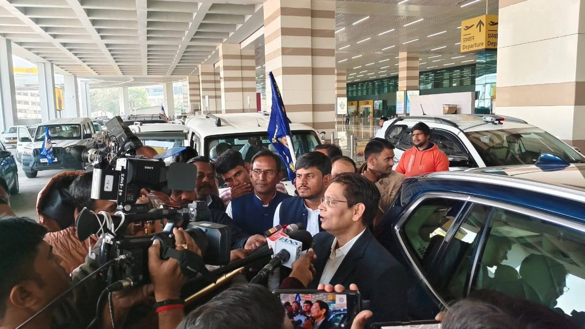 bspsocialmedi's tweet image. आज दिनांक 26 नवंबर 2025 को संविधान दिवस के शुभ अवसर पर बहुजन समाज पार्टी के राष्ट्रीय संयोजक परम आदरणीय श्री आकाश आनंद जी , राज्य सभा सांसद एवं केंद्रीय कोऑर्डिनेटर परम आदरणीय इंजीनियर रामजी गौतम जी का बसपा बिहार प्रदेश यूनिट के तरफ से पटना एयरपोर्ट पर पुष्प गुच्छ  देकर भव्य…