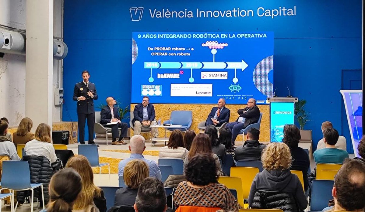 policialocalvlc's tweet image. Compartimos cómo integramos la #robótica en la operativa policial y en la respuesta a las emergencias, especialmente con el proyecto 🇪🇺 @LeadPro_EU.

Durante la jornada de @HispaRob, auspiciada por @VLCInnovation, con motivo de la &quot;Semana Europea de la Robótica&quot;.
#ERW2025 🤖
