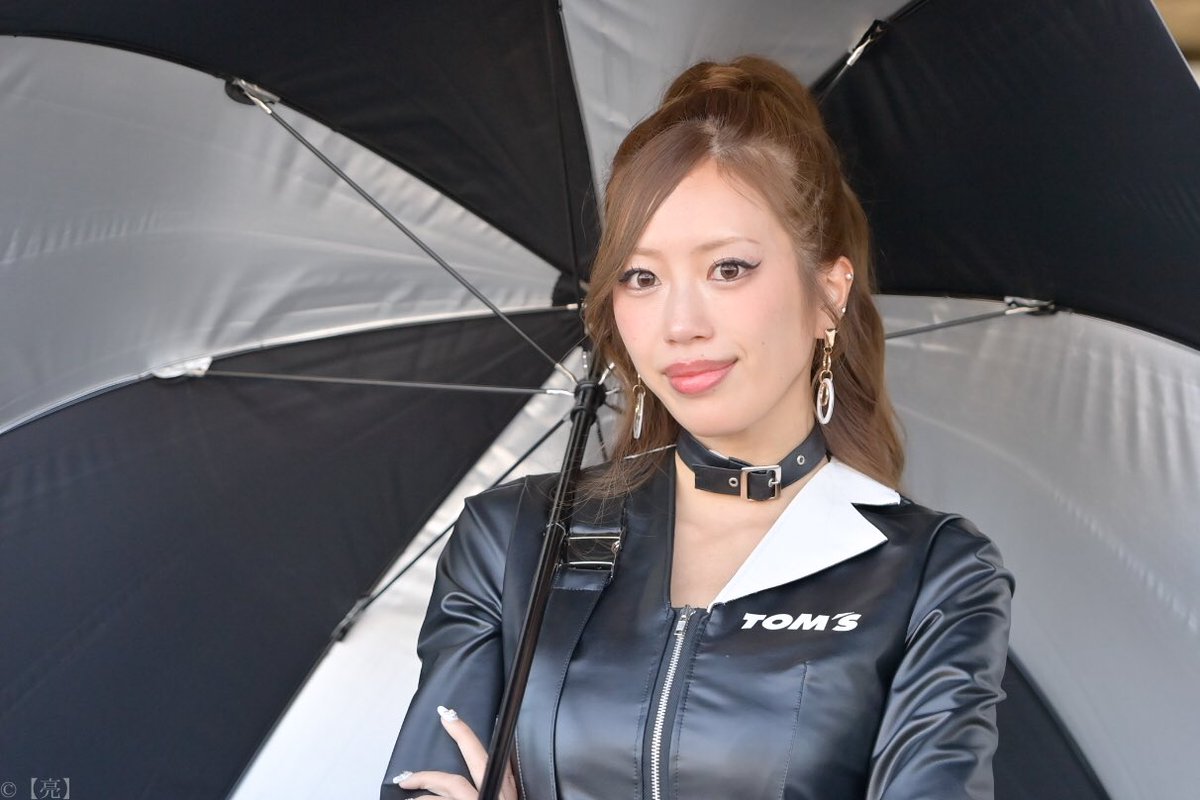 100ryo17r8's tweet image. 2025.11.23
#SFormula 最終戦
TOM&apos;S アテンダント
#央川かこ さん
(@kako_6717 )

ピットウォークにて

今回もカッコ可愛い
かこ様でございました😃

#鈴鹿サーキット