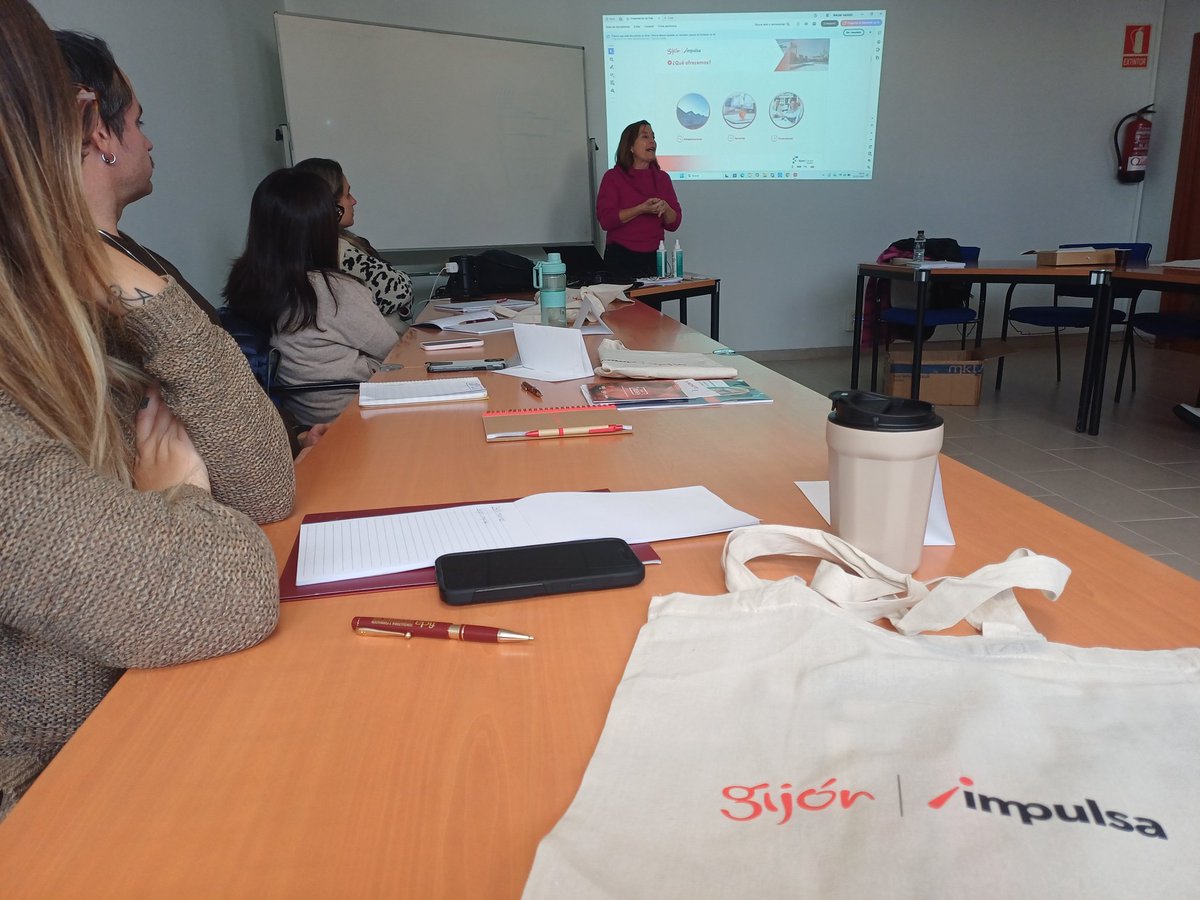 kriesgo's tweet image. En el curso de CREACIÓN DE EMPRESAS en @CamaraGijon compartimos sesión con Montse @GijonImpulsa para conocer los servicios y ayudas para EMPRENDER EN @gijon gracias 🙂 seguimos a completar el Plan de Negocio de #emprendedores en #Gijón con metodología by @FIDACONSULTORES a tope!