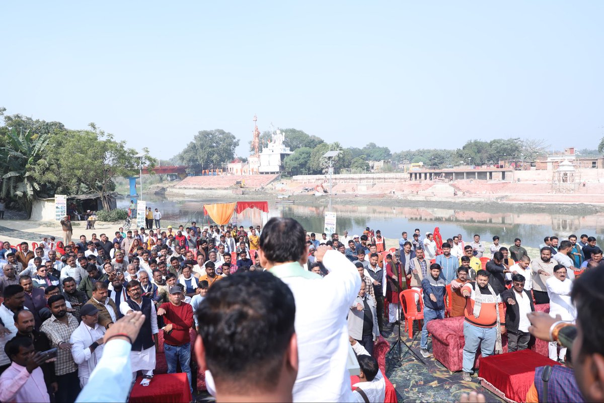 aksharmaBharat's tweet photo. तमसा मईया की जय!

मऊ महादेवा (गायघाट) के सामने बच्चन घाट पर भूमि पूजन व शिलान्यास किया।

नगर विकास विभाग की अमृत-2 योजना अंतर्गत रुपये 11 करोड़ 68 लाख की लागत से बच्चन घाट का निर्माण होगा।

इस अवसर पर उपस्थित सभी महानुभावों व क्षेत्र के लोगों को नमन सह हृदय से आभार।

@narendramodi @myogiadityanath @AmitShah @JPNadda @Bhupendraupbjp @idharampalsingh #Ayodhya
#NayeBharatKaNayaUP
#GoodGovernance 
#HumaraUP #VikasExpress