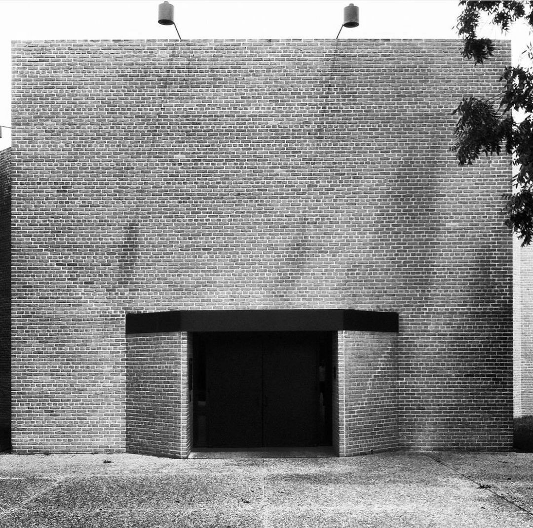 ⭕ De puertas abiertas 

Capilla Rothko | 1️⃣9️⃣7️⃣1️⃣ | EEUU | Philip Johnson + Howard Barnstone + Eugene Aubry

#MiercolesEnladrillado #arquitectura #architecture #archilovers #diseño #design