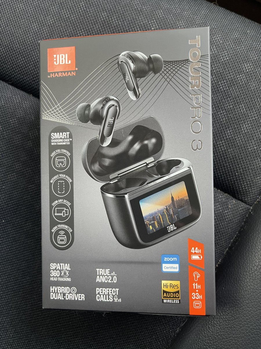 JBL TOUR PRO3。AmazonのBFの影響からかヨドバシでも安くなっていた