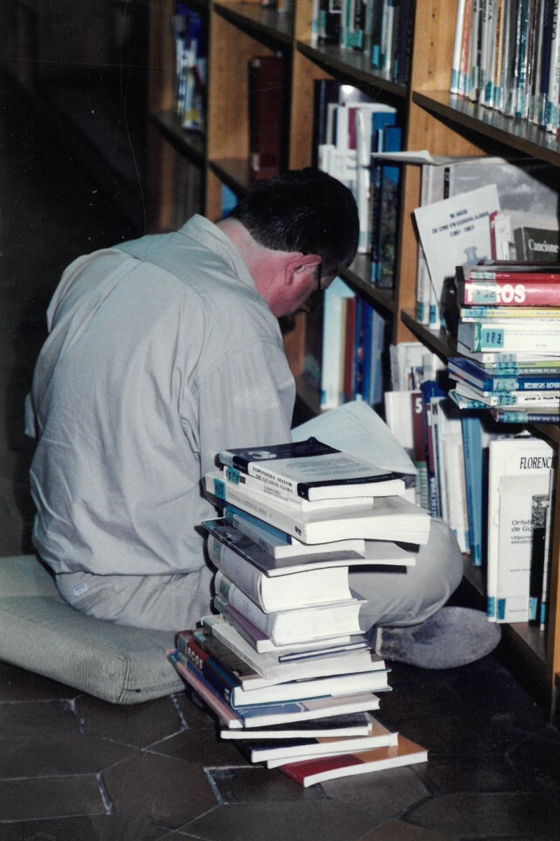 Acabo de encontrar esta foto buscando otras de la <a href="/bpeguada/">Biblioteca Pública del Estado en Guadalajara</a> cuando estaba aún en el Infantado. 
La conclusión que saco es que el trabajo bibliotecario produce canas.