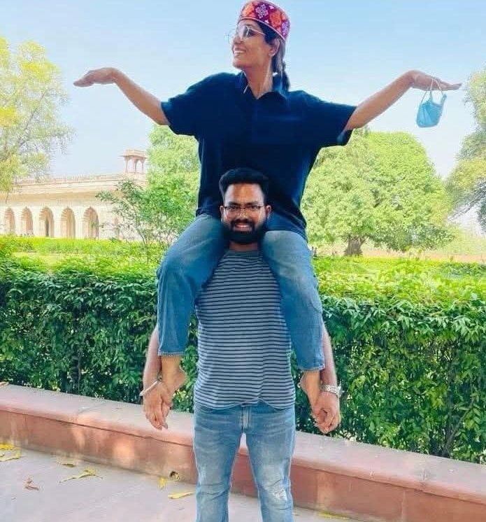 चढ़ चमचों की छाती पर मैंने फोटो खिंचवाया है भाग रही हूं पुलिस वालों के डर से 
मैंने काबा काबा गाया है 🤣🤣