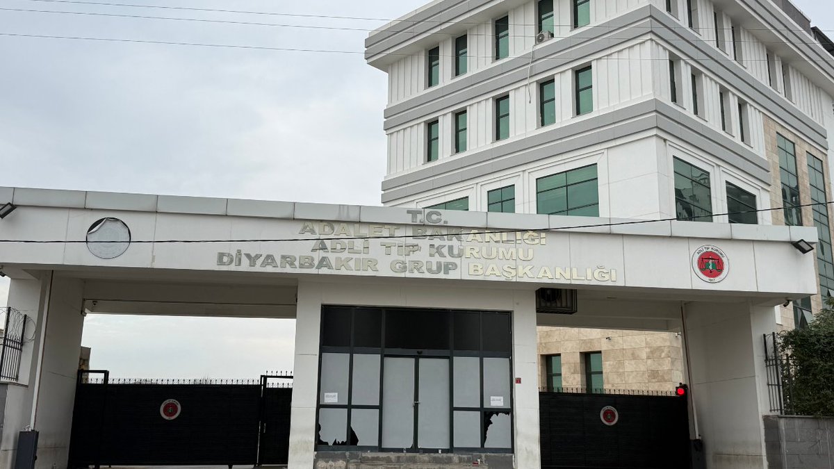 Diyarbakır’da halı saha dönüşü Pusu: Otomobile silahlı saldırı! 1 ölü, 1 yaralı
diyarbakir.net/diyarbakirda-h…