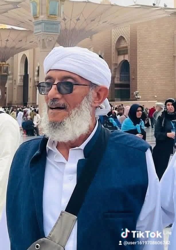 فُجعنا فجر اليوم بخبر وفاة الشيخ الداعية محمد المقرمي رحمه الله، إذ أسلم روحه إلى بارئها وهو يتهيأ لأداء صلاة الفجر في مكة المكرمة، ليُختَم له بخاتمةٍ تُرجى بها رفعةُ الدرجات وحسنُ المآل. فقد كان رحمه الله داعيةً مؤثراً، وعالماً متجرّداً، ومربّياً حصيفاً، وناصحاً أميناً، وصاحب