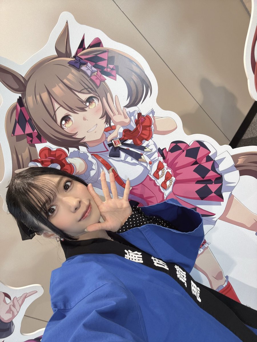 AsakaOfficial's tweet image. 浦和競馬場に！！！
同期のウマドルちゃん発見！！！

ツーショット撮っちゃった(⸝⸝ʚ̴̶̷̆  ʚ̴̶̷̆⸝⸝)🩷

「ぜってぇやんねー😤💢」と言ってますが
いつかあの子にもウマドルをやってもらわないとね……🤫

#ウマ娘