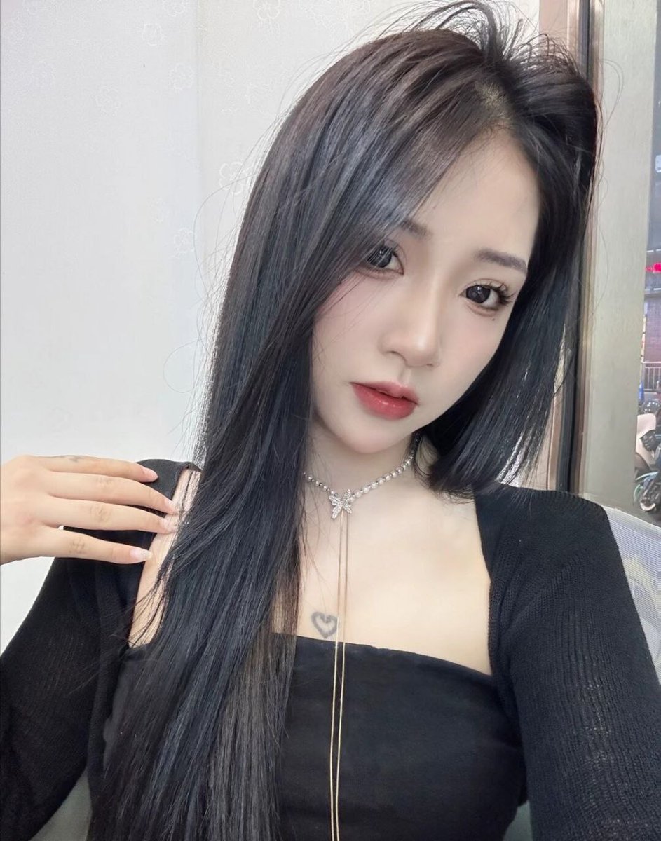 _davidcomas's tweet image. 我想找個主人，無條件服侍。
想做主人的屁眼奴，天天舔洗主人的菊。
做您的腳奴，卑躬屈膝地洗您的腳。
還想做您的廁奴，飲您的尿，吃您的精。
每天給您磕頭，見您就濕身，被您玩弄到腦空無智，任您擺佈。
#母狗 #Wataa #NTR